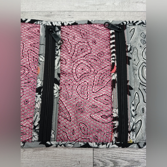 Cosmetic - Jewelry Personal Fabric Organizer Black and White Lemur Pattern - Picture 4 of 9